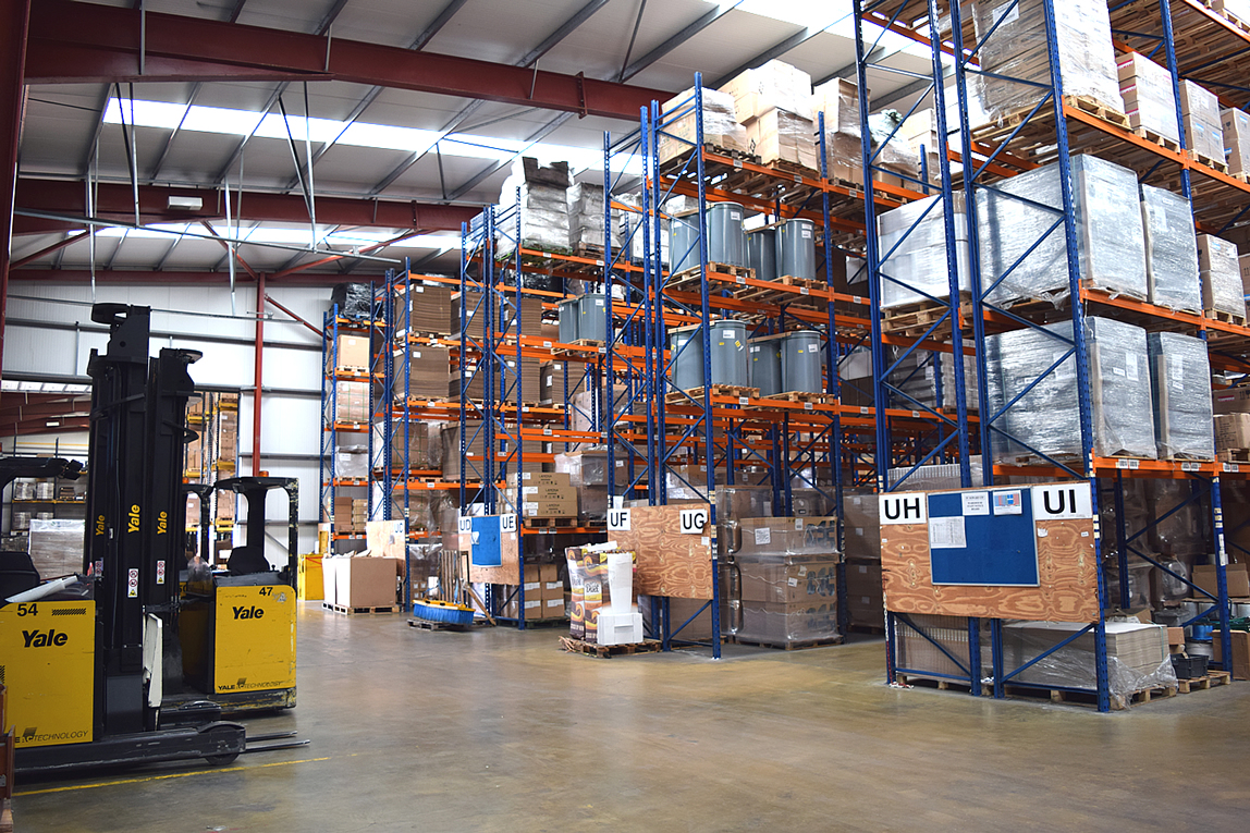 With three dedicated distribution warehouses, we offer warehousing and logstics services of the highest calibre